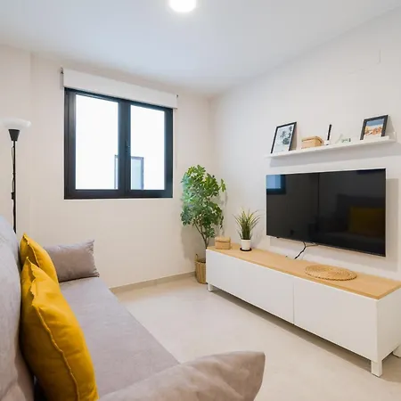 Brand New Downtown Daire